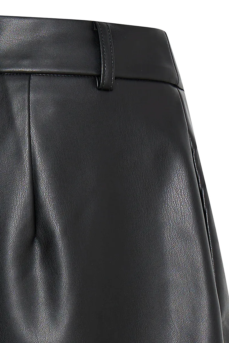 B YOUNG - Shorts Denma PU Black